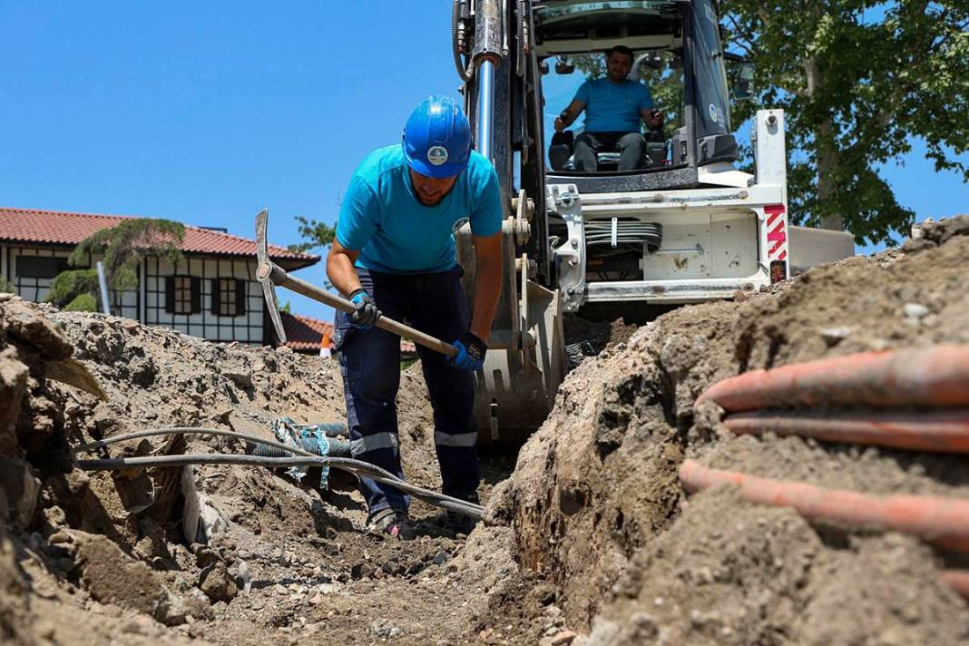 19,5 kilometrelik metrobüs hattında altyapı yenileniyor! Sakarya'da metrobüs projesinde sona doğru... 10